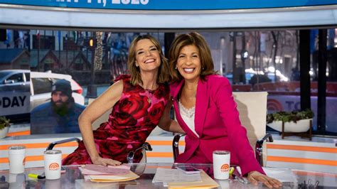 Hoda Kotb Hosts Today Without Partner In Crime Savannah Guthrie