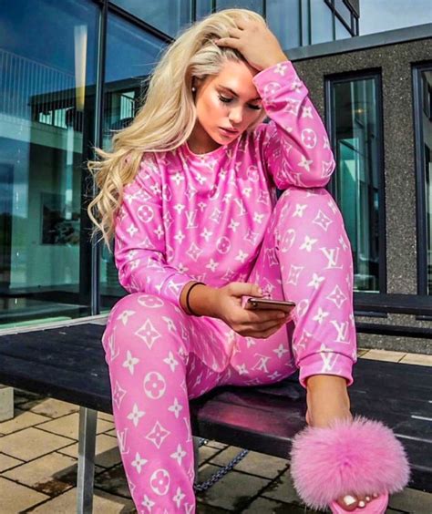 👑 𝔉𝔬𝔩𝔩𝔬𝔴 —— 𝔗𝔞𝔱𝔦𝔞𝔫𝔞 𝔐𝔞𝔢 pink lifestyle fashion fashion outfits