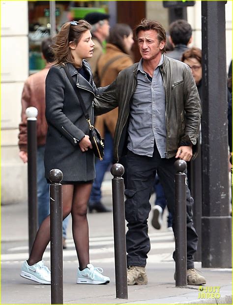sean penn and adele exarchopoulos say goodbye with a kiss in paris photo 3076508 sean penn
