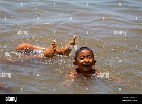 Don Daeng Laos April 27 2018 Local Child Laughing And Swimming In