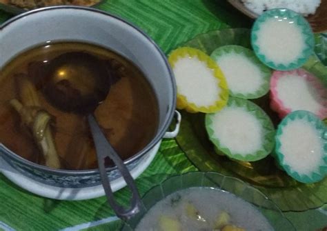 Kombinasi antara beragam bahan makanan ini disiram dengan kuah kecap. Resep Tahwa (kembang tahu kuah jahe) oleh Fisca Ambarwati - Cookpad