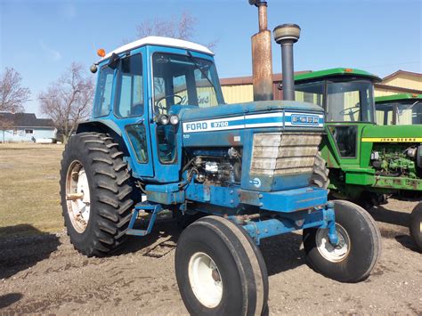 9700 Ford Farm Tractor