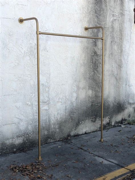 Gold Wall Mounted Curved Clothing Rack Etsy Intérieur De Magasin De