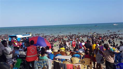 Jomo Kenyatta Public Beach Mombasa Kenya Youtube