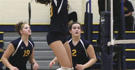 Windham Tech Moves To 500 Rham Now 9 1 In Girls Volleyball Sports