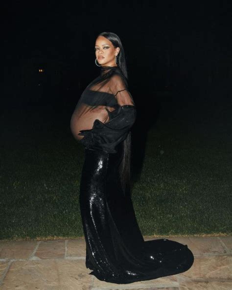 Rihanna Redefines Maternity Fashion With A New Aged Modern Take On Pregnancy Style Perthnow