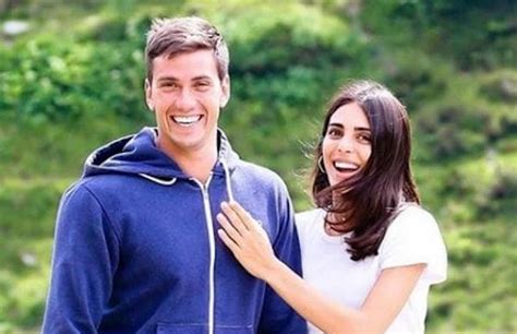Gli invitati lasciano la basilica sant'ambrogio. Luigi Berlusconi sarà presto papà: Federica Fumagalli è ...