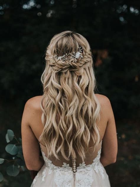 Penteados de Noiva de lindas inspirações pra escolher o seu