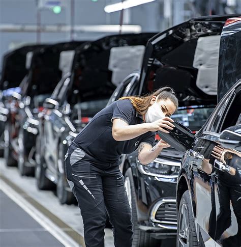 Daimler Wieder Mit Gewinn Wirtschaft Badische Zeitung