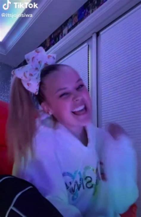 Jojo Siwa Fans Convinced Teen 17 ‘came Out As After Dancing In Pride Video On Tiktok The