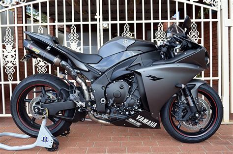 Yamaha r1 2013 grey presentation hd. I've really been feeling the grey edition yamaha r1 ...