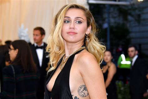 Miley Cyrus Gets “back To Werk” Dancing In Her Bikini Vanity Fair