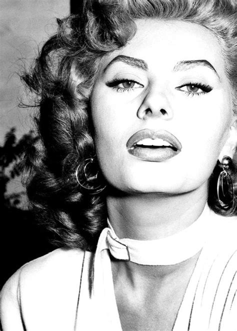 Oldhollywood Glamour Sofia Loren Sophia Loren Glamour