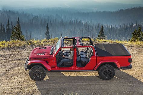 Turn your jeep gladiator into an overlanding camper with. 2020 Jeep Gladiator Camper Shell - Used Car Reviews Cars ...