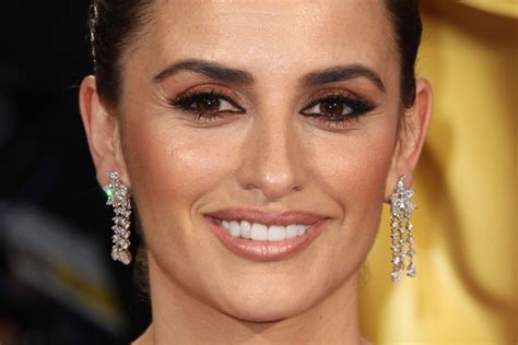 how to do penelope cruz s makeup at the 2014 oscars the skincare edit