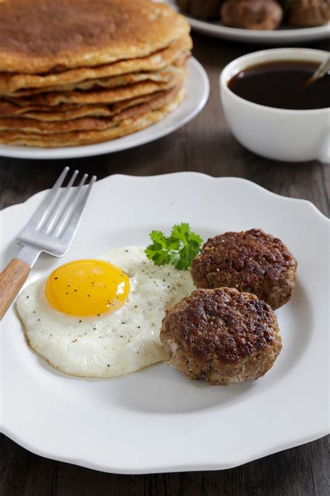 Homemade Breakfast Sausage (Whole30, paleo) - Texanerin Baking