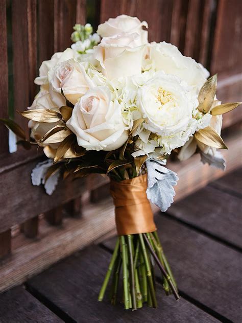 40 White Wedding Flower Ideas For Monochrome Lovers Gold Wedding