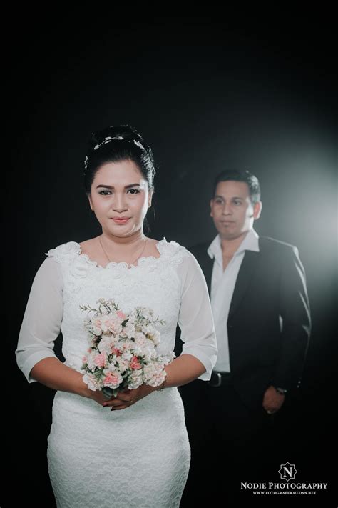 Mencari layanan foto dan video dengan harga bersahabat? Kumpulan Harga Foto Prewedding Medan Toprewed