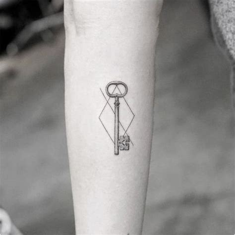 Beautiful Simple Skeleton Key Tattoo Blurmark