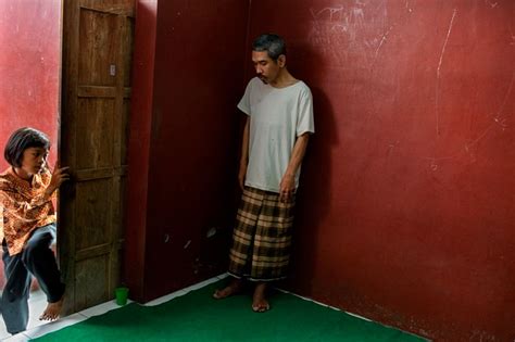 Shocking Photos Of Indonesias Mentally Ill Patients Show People