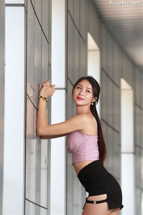 Taiwanese Model Lola 雪岑 Charming And Attractive Long Legs Girl