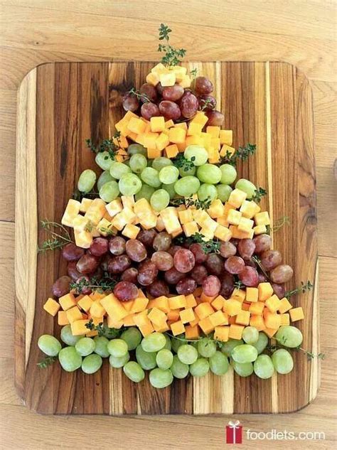 Christmassy Way To Serve Grapes And Cheese Holiday Party Snacks
