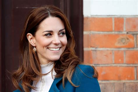 News breaks it all down below. Kate Middleton Has Opted For An Unexpected Pop Of Colour ...