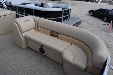 Bentley Pontoons 200 Cruise Sheltered Cove Marina
