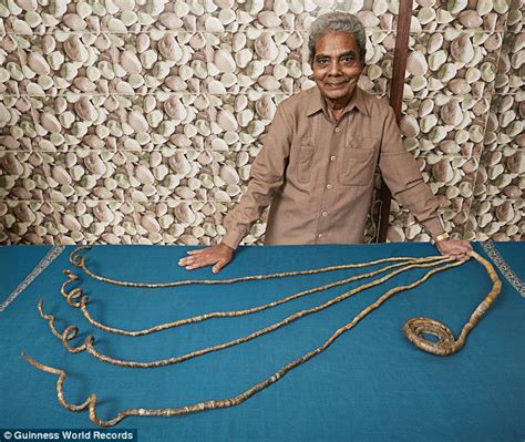 Kmhouseindia Indian Man With The Worlds Longest Fingernails On One Hand
