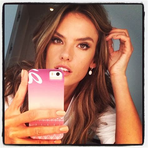 How To Take An Instagram Selfie Like A Supermodel