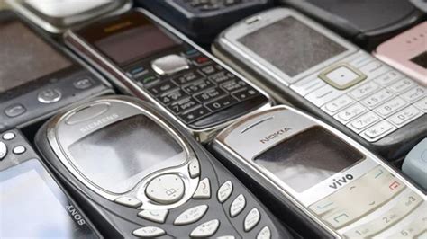 vecchi cellulari ecco i 10 modelli vintage che valgono di più