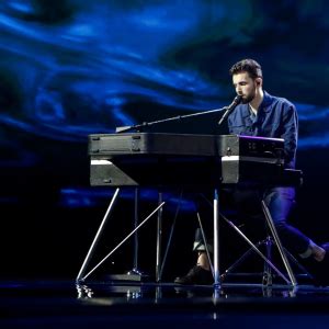Duncan laurence — between good and goodbye (small town boy 2020). Duncan Laurence en Ilse DeLange treden op tijdens Europe ...