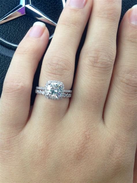 But that all also means that, if. SHOW ME ENGAGEMENT RINGS ON 5.5 FINGER! - Weddingbee