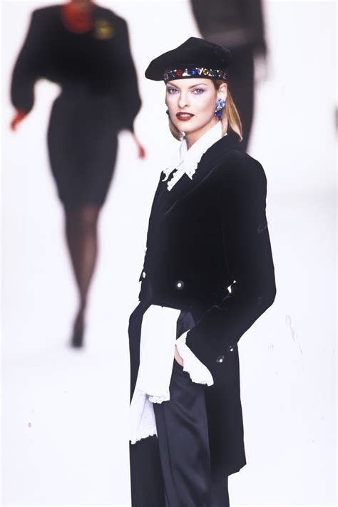 Beauty And Fashion Ysl Runway Couture Runway 90s Supermodel Linda