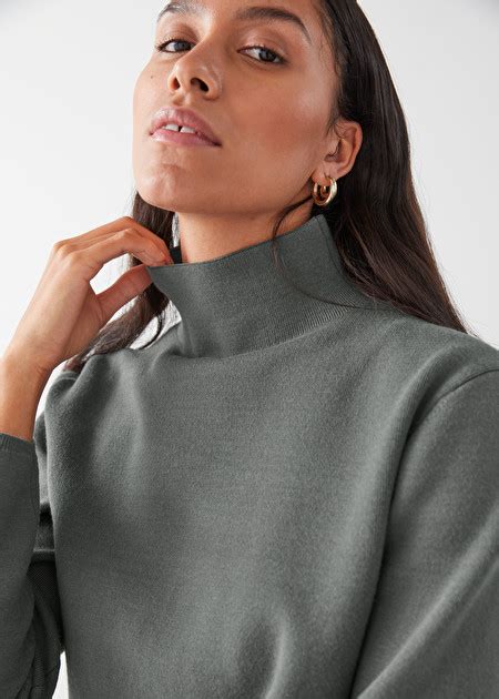 Cropped Relaxed Fit Turtleneck In 2021 Fitted Turtleneck Relaxed Fit
