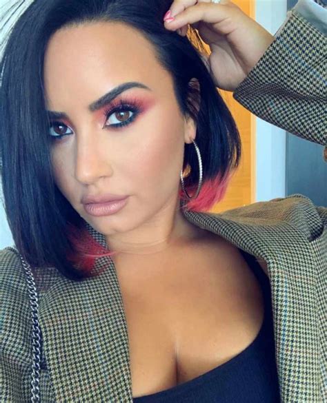 Demi Lovatos Alleged Nude Photos Leaked As Celebritys Snapchat Is