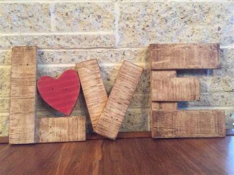 Love Reclaimed Wood Made With Pallets Happy Valentines Day Diy