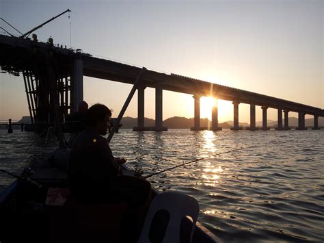 Ia menghubungkan batu kawan di tanah besar seberang perai dan batu maung. CoPY n PaSTe: Jambatan Kedua Pulau Pinang