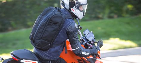 A motorcycle backpack ideally has a slim profile so that it doesn't create too much drag, and you don't want it to have any dangling straps, which could be. 14 Best Motorcycle Backpacks (Must Read Reviews) For ...