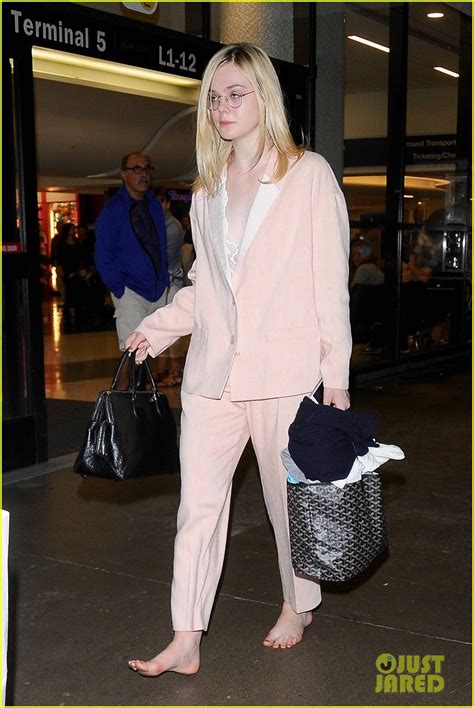Photo Elle Fanning Goes Barefoot At Lax Airport Mytext Photo