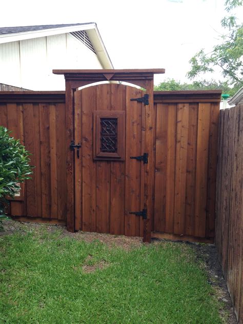 Small Yard Fence With Gate Garden Design
