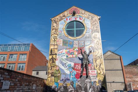 Belfast A Rainbow City To Explore In Northern Ireland Experience Transat