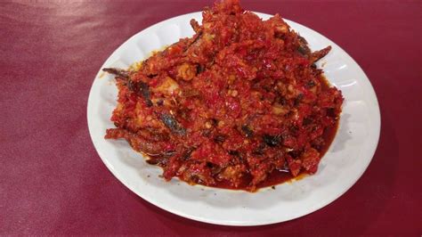 Ikan asin adalah makanan yang sangat enak, dimakan dengan nasi panas dan sayur asam, nikmat sekali. Sambal cumi Dan ikan Asin - YouTube