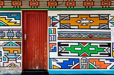 A Etnia Africana Que Usa As Fachadas De Suas Casas Como Tela Para