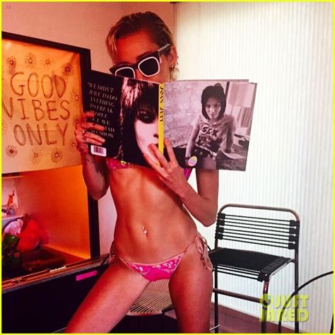 Photo Miley Cyrus Ready For Summer In Her Super Hot Bikini Photo