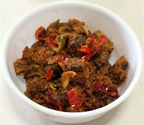 Sambal yang dibuat dari cabai rawit dan garam, ditumbuk dalam cobek, biasanya dimakan dengan lalap. WELCOME TO RSR: SAMBAL GORENG PENGANTIN