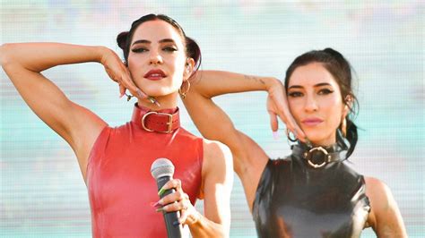 The Veronicas Singers Threaten Legal Action Over Flight Removal Bbc News