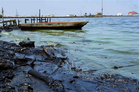 Lake Maracaibo Polluted By A Permanent Black Tide