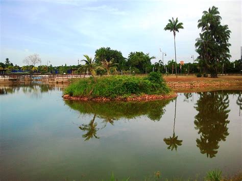 Tour taman tamadun islam, kuala terengganu terletak di pulau wan man dgn keluasan 22.3 hektar. Johor Ke Terengganu.: Tasik Taman Tamadun Islam