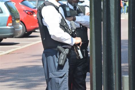 British Police Guards Armed With Smgs The Firearm Blog